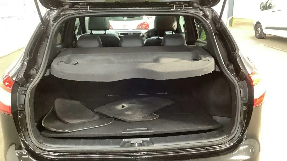 2017-nissan-qashqai-15dci-n-vision-18in-big-8