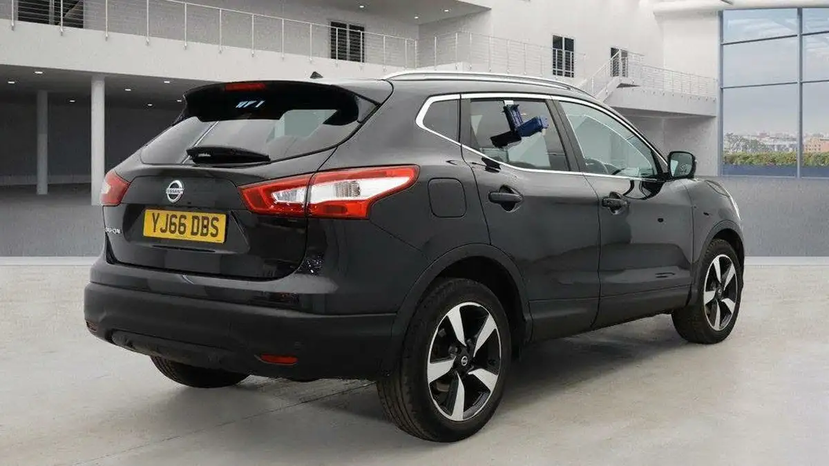 2017-nissan-qashqai-15dci-n-vision-18in-big-4