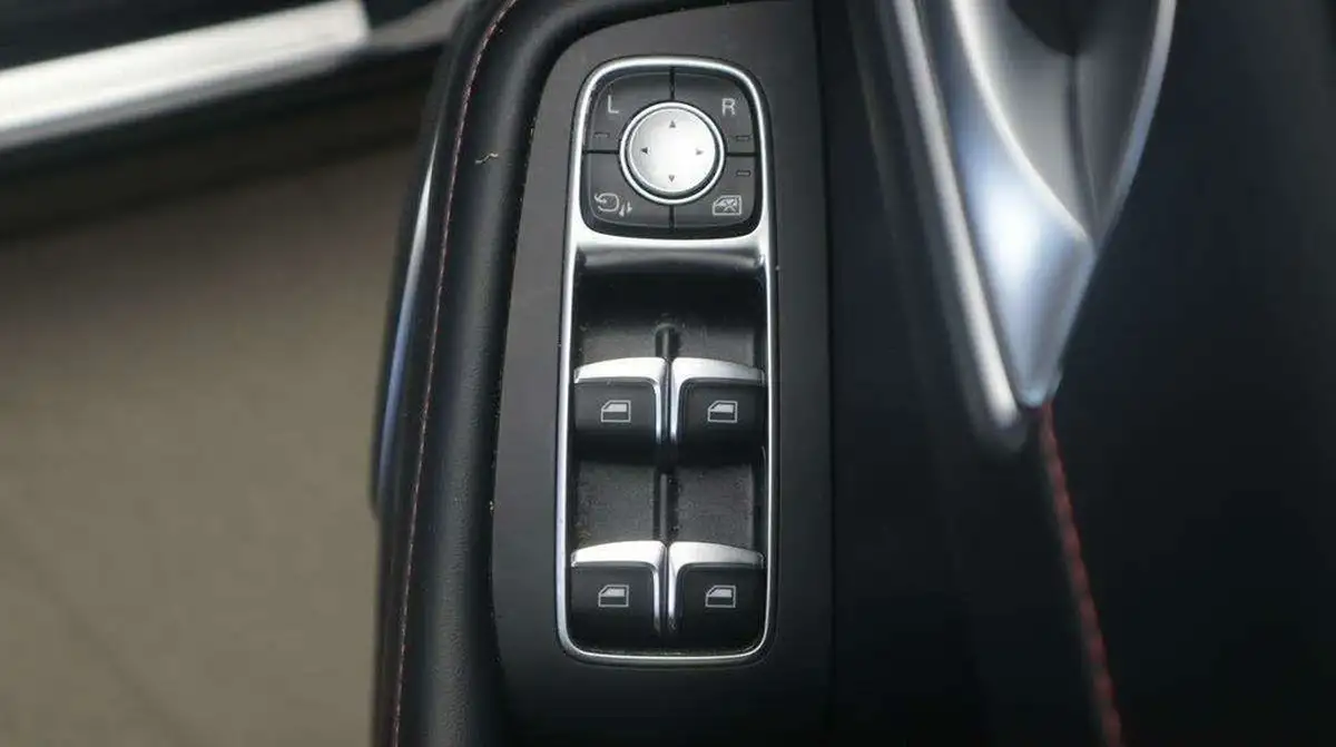 2024-mg-hs-15t-gdi-se-162ps-1490cc-big-6