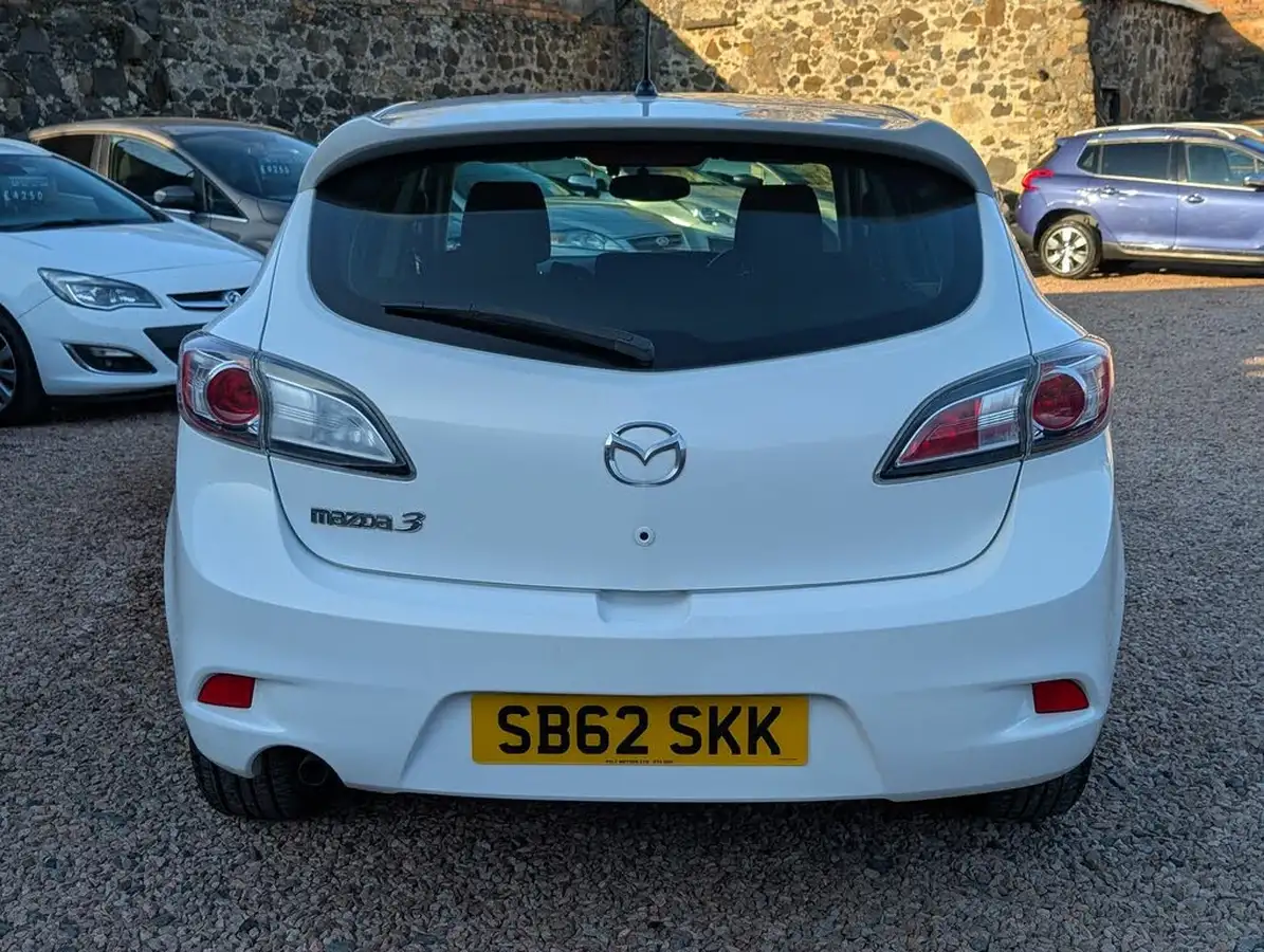 2013-mazda-mazda3-16-venture-edition-big-16