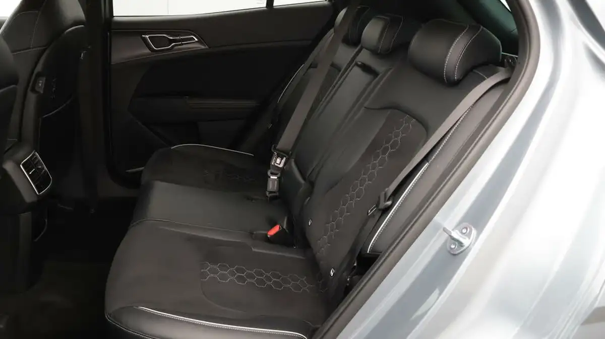 2023-kia-sportage-16crdi-gt-line-134bhp-48v-dct-big-16