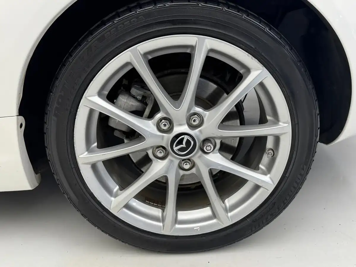 2015-mazda-mx-5-20-roadster-sport-tech-nav-big-6