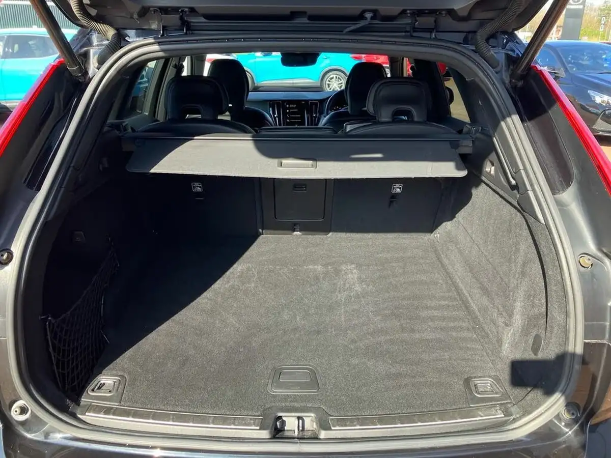 2019-volvo-xc60-20-t5-r-design-awd-big-20