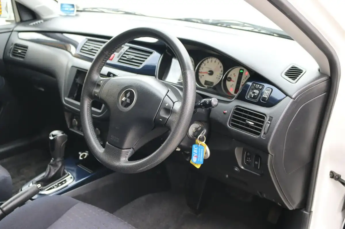 2002-mitsubishi-lancer-big-35