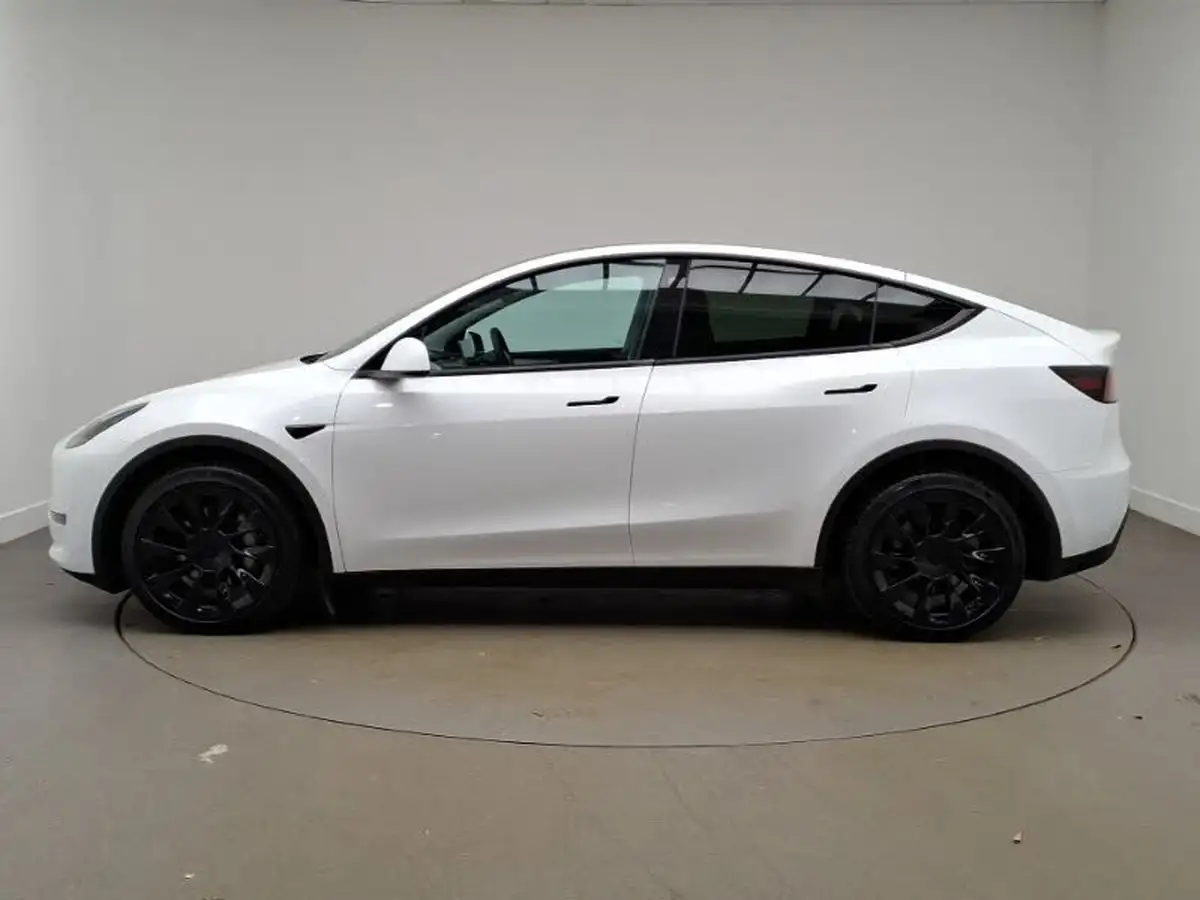2022-tesla-model-y-e-long-range-big-3