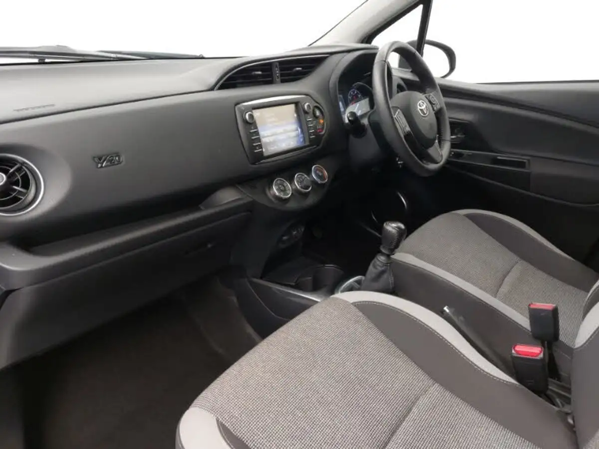 2019-toyota-yaris-15-vvt-i-y20-111bhp-1496cc-big-4