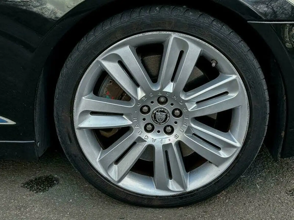 2010-jaguar-xf-50-xfr-big-47