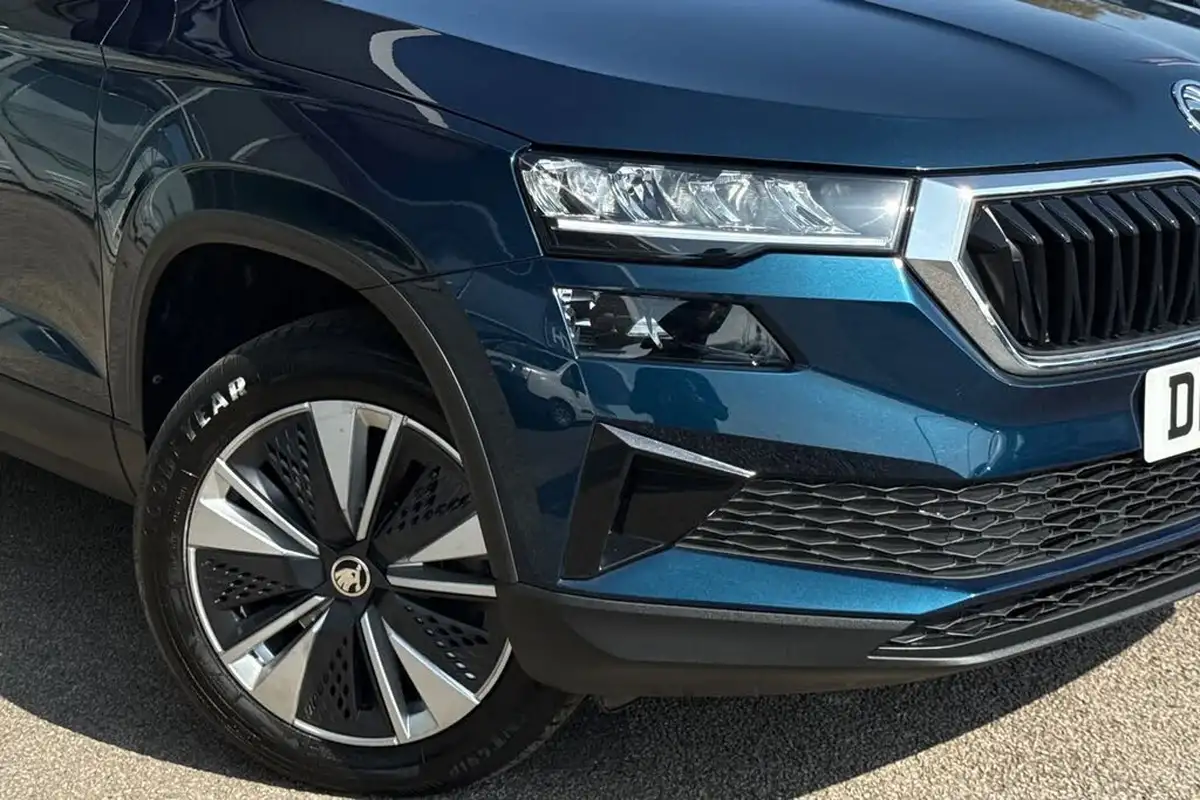 2022-skoda-karoq-15-tsi-se-drive-big-27