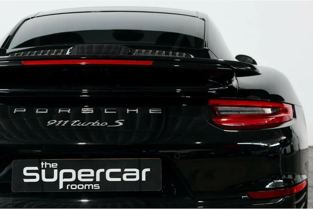 2016-porsche-911-38-turbo-s-coupe-big-38
