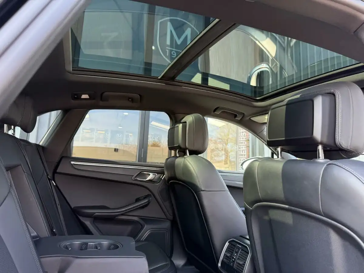 2018-porsche-macan-big-41