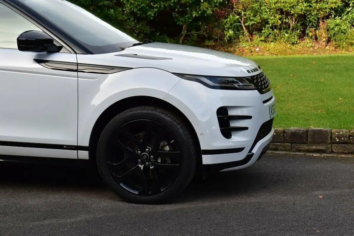 2019-land-rover-range-rover-evoque-20-p300-r-dynamic-hse-big-32