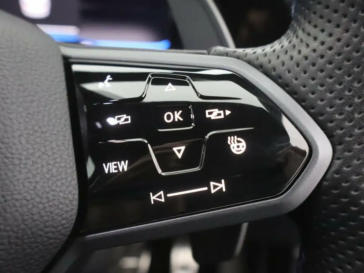 2021-volkswagen-golf-20-tsi-r-hatchback-big-23