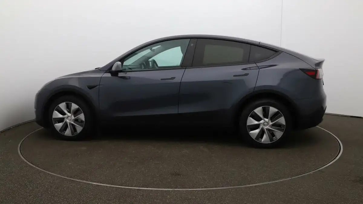 2022-tesla-model-y-e-long-range-big-56