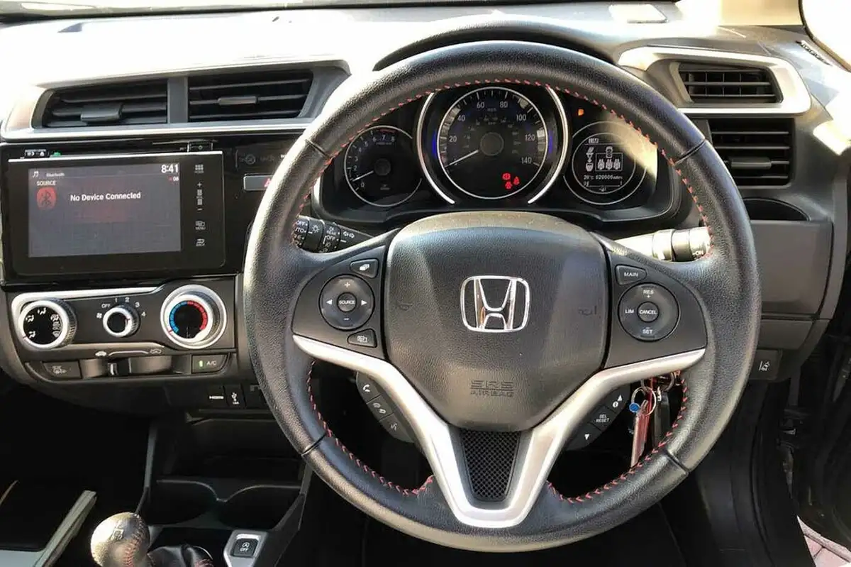 2018-honda-jazz-15-i-vtec-sport-navi-big-26