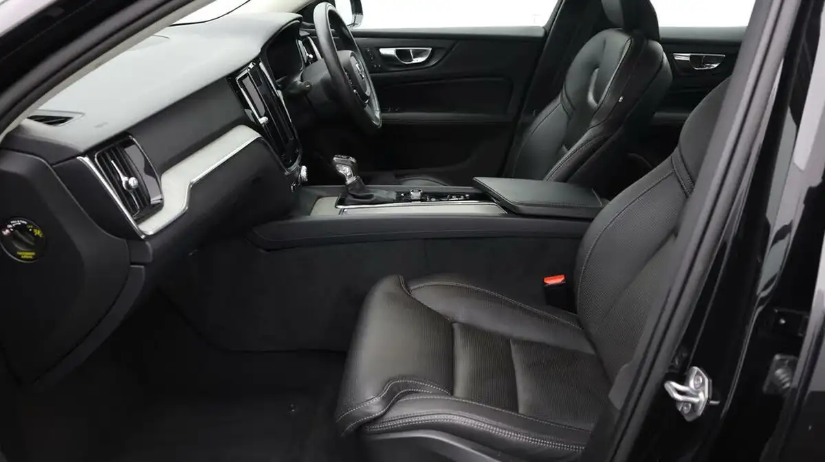 2019-volvo-s60-20-t5-inscription-plus-big-13
