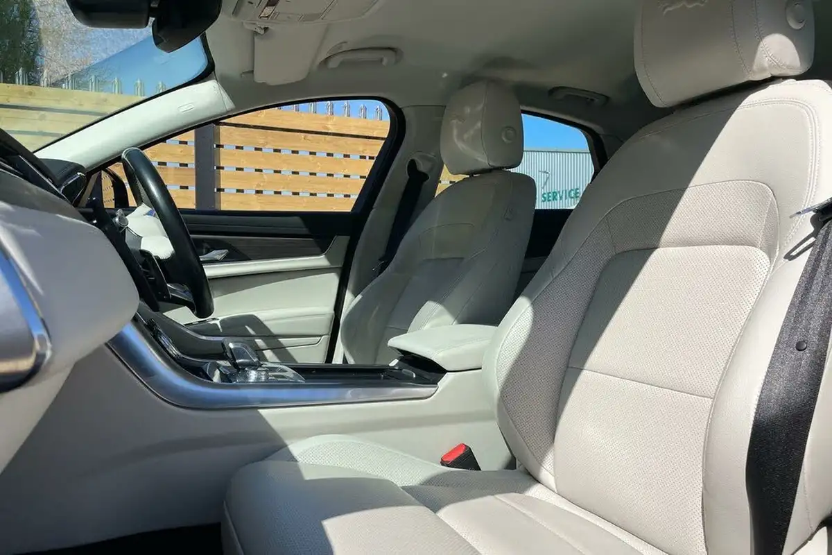2021-jaguar-xf-20-p250-s-big-27
