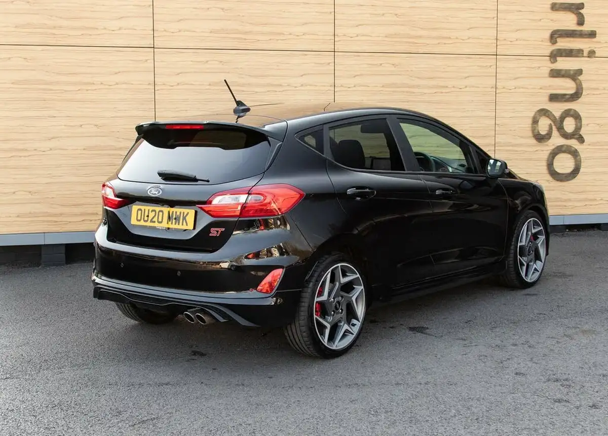 2020-ford-fiesta-15t-st-3-5d-big-2