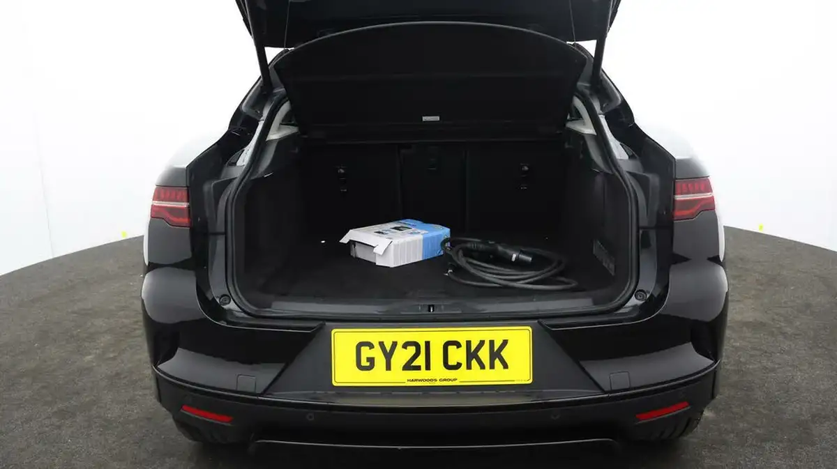 2021-jaguar-i-pace-ev400-se-big-16
