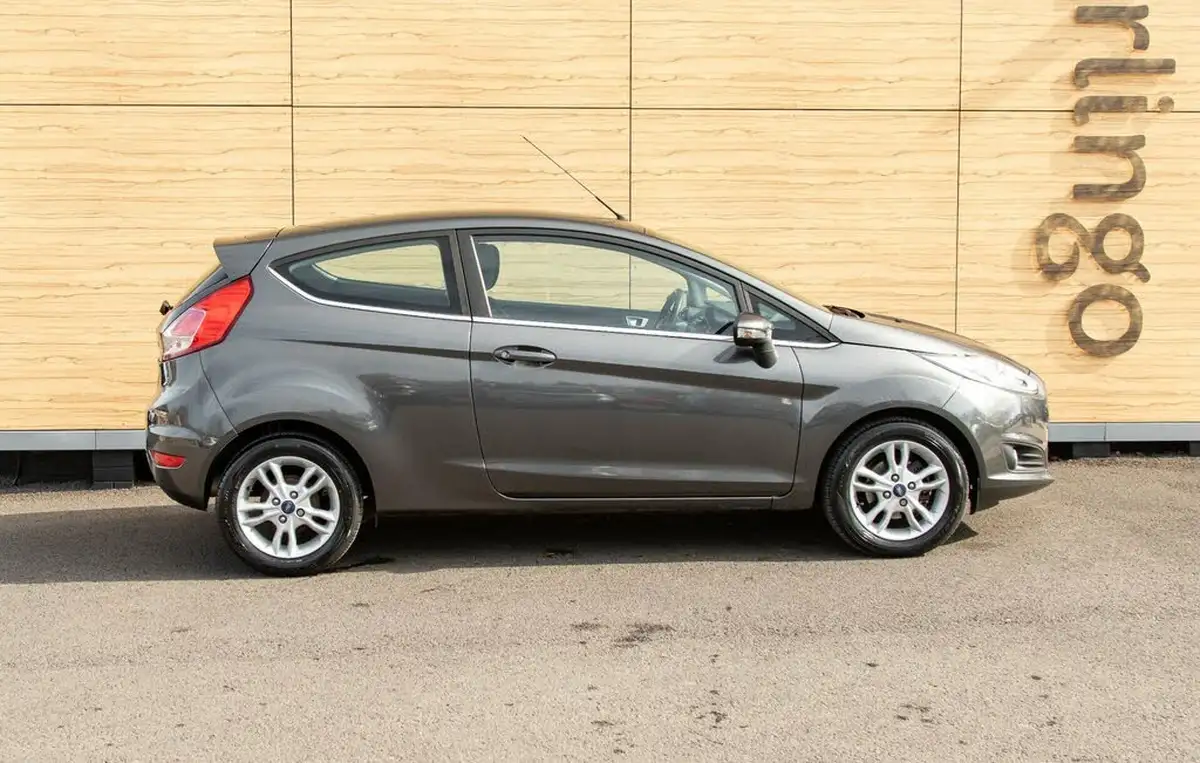 2016-ford-fiesta-10t-zetec-100ps-ecoboost-ss-3d-big-11