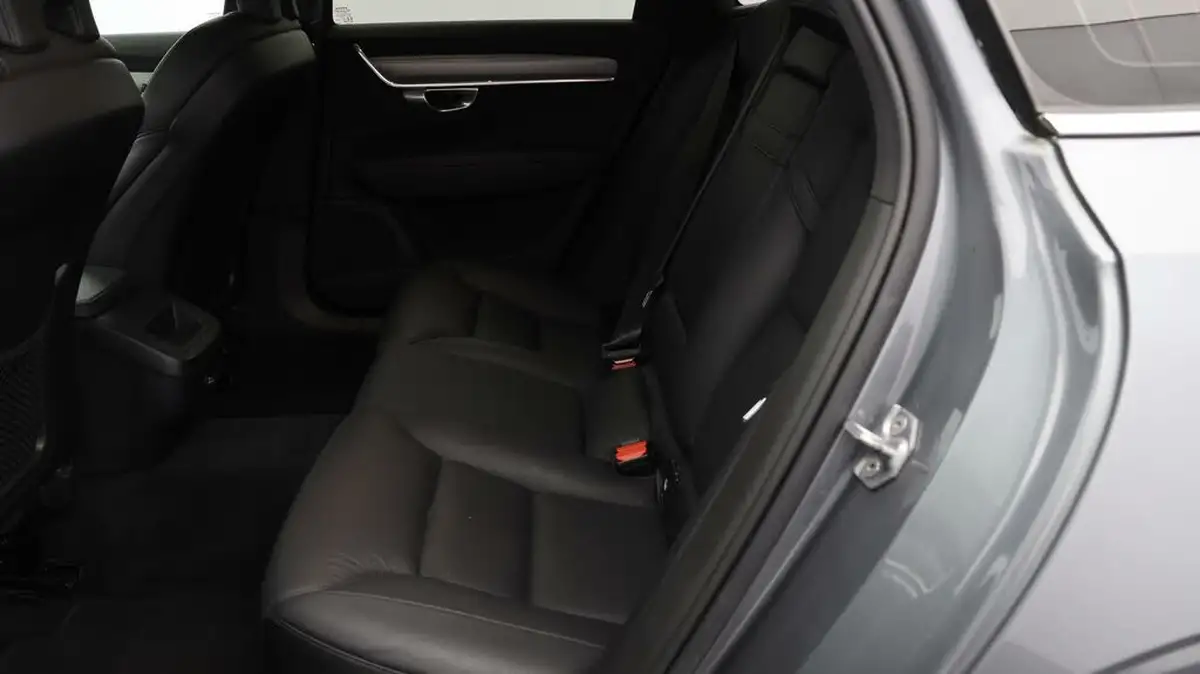 2019-volvo-v90-20-t4-momentum-big-8