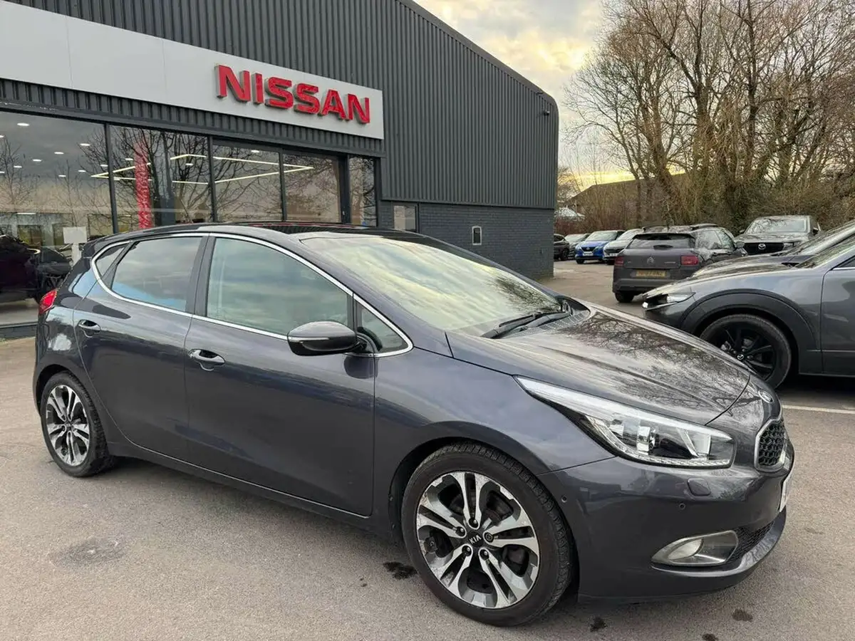 2014-kia-ceed-16crdi-4-tech-hatchback-big-2