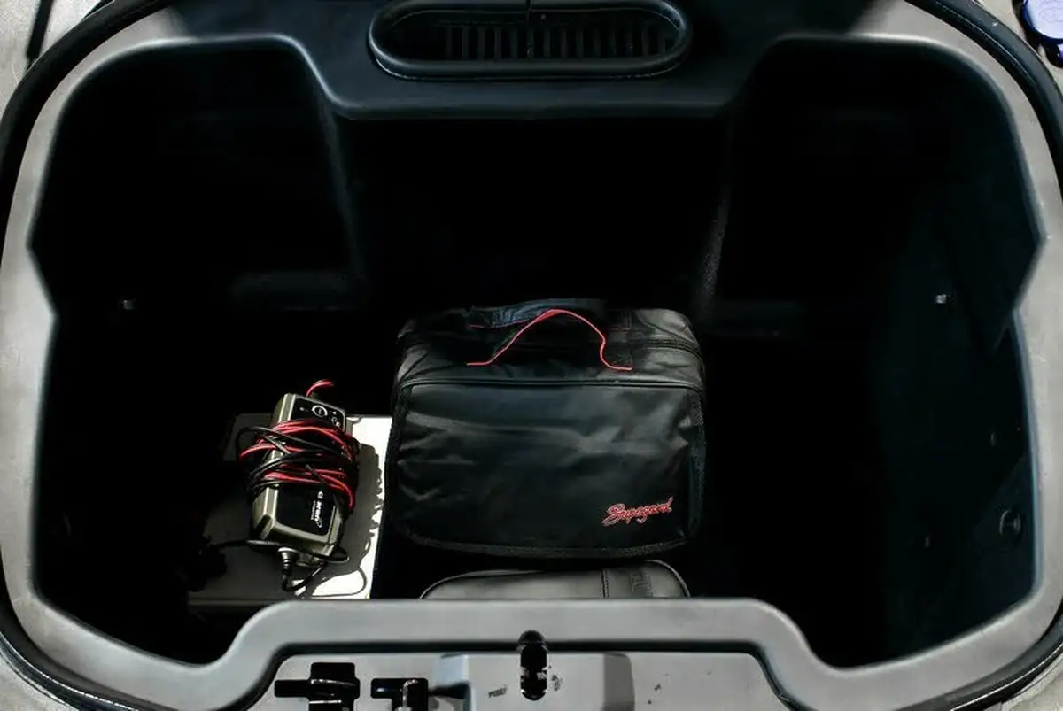 2011-mclaren-12c-38-big-26