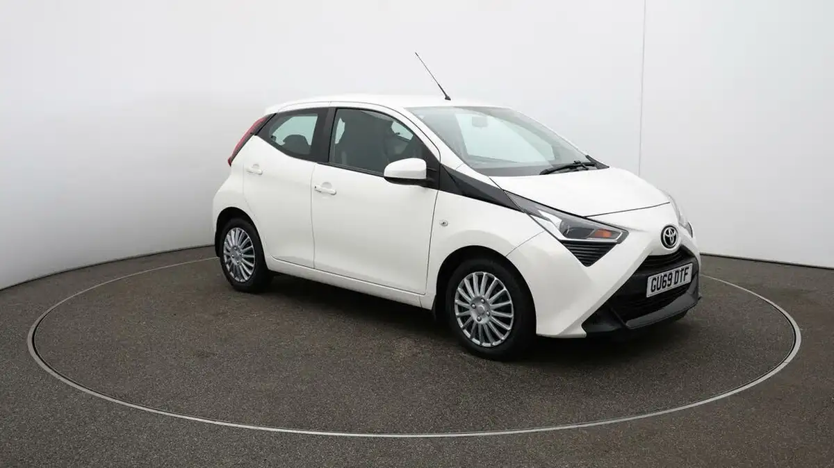 2019-toyota-aygo-10-vvt-i-x-play-big-1