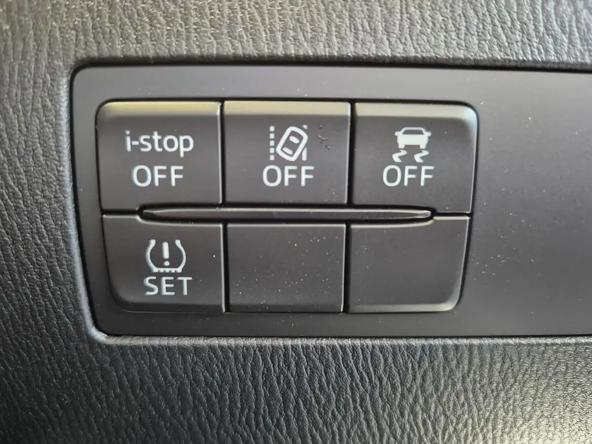 2025-mazda-mazda2-15-e-skyactiv-g-exclusive-line-big-19
