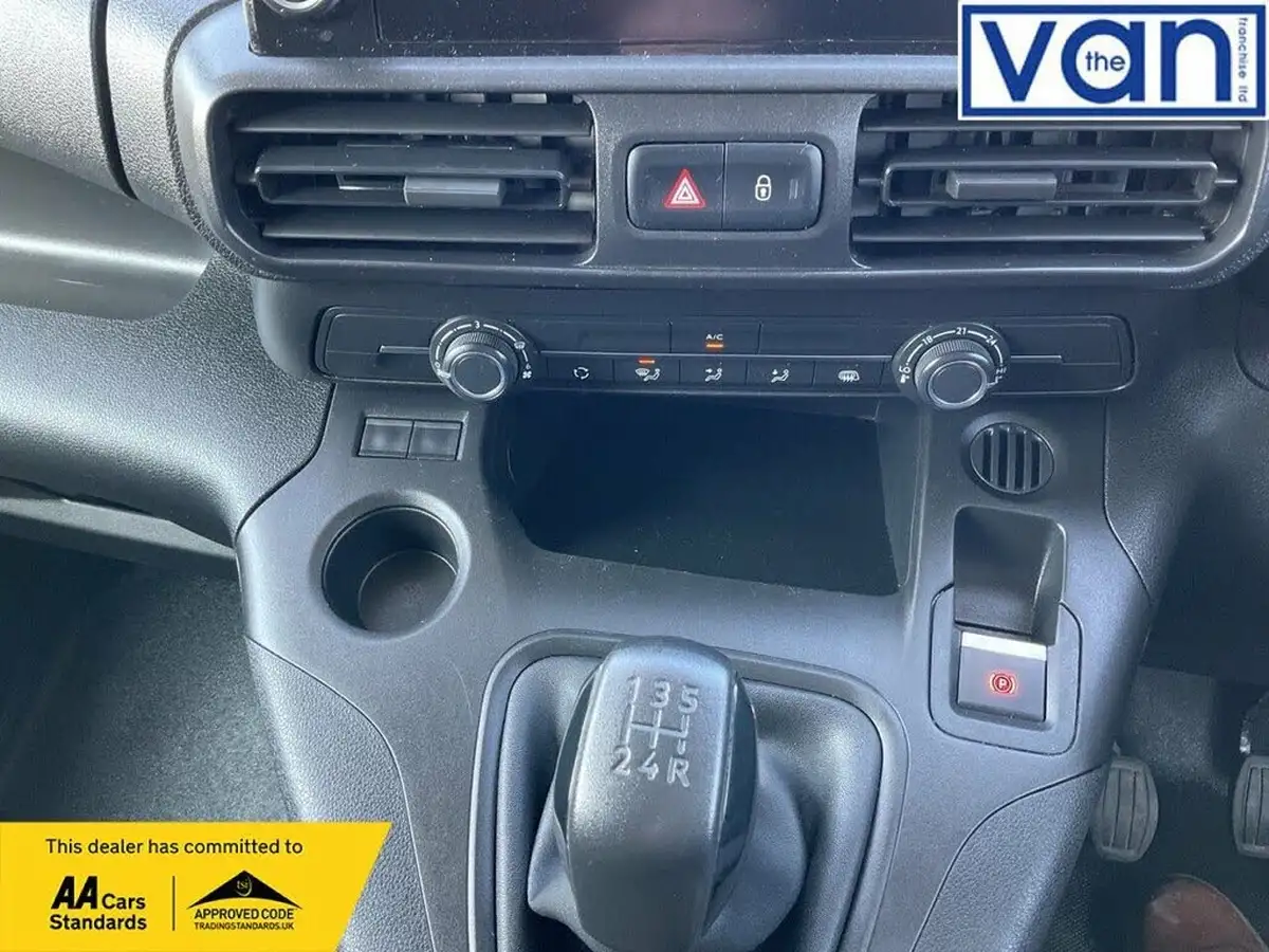 2021-citroen-berlingo-15bluehdi-1000-enterprise-100pseu6dt-e-ss-panel-big-17