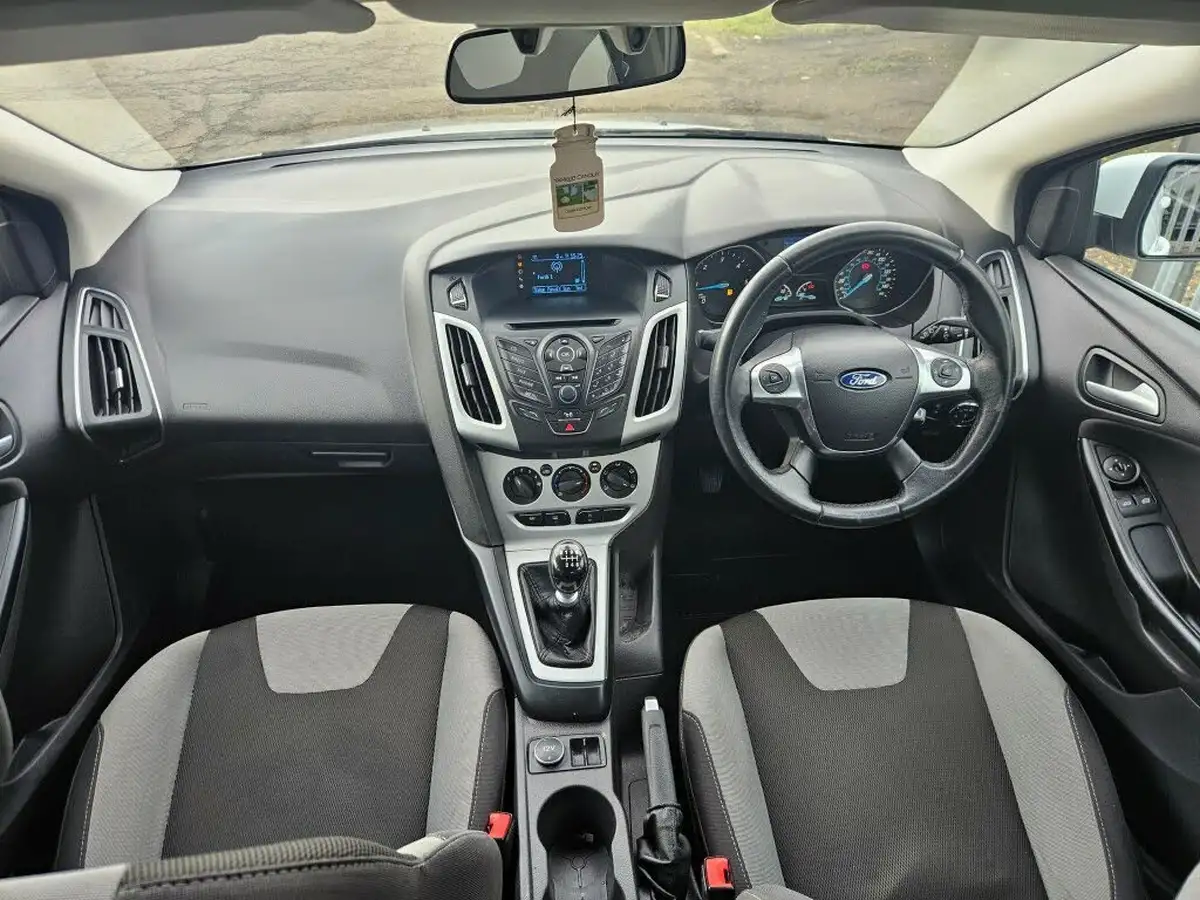 2013-ford-focus-16tdci-zetec-115ps-hatchback-big-7