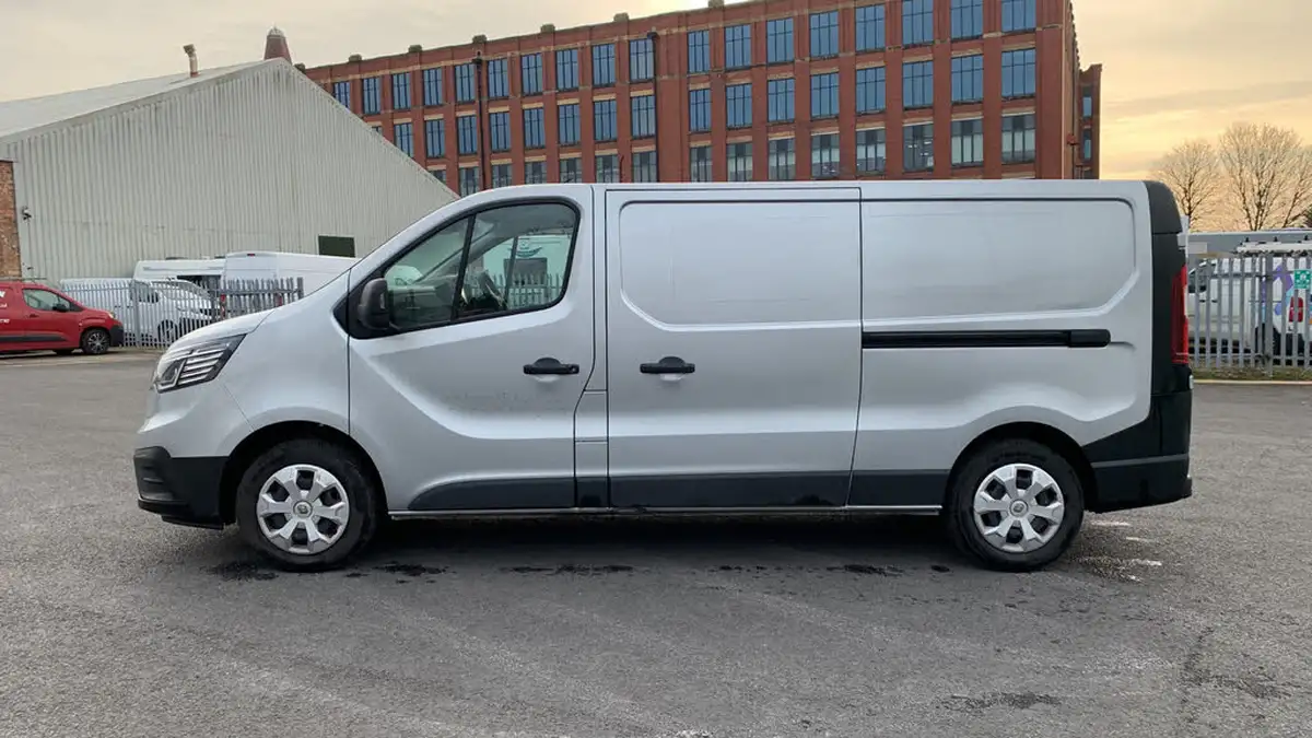 2022-renault-trafic-20dci-ll30-130-business-panel-big-5