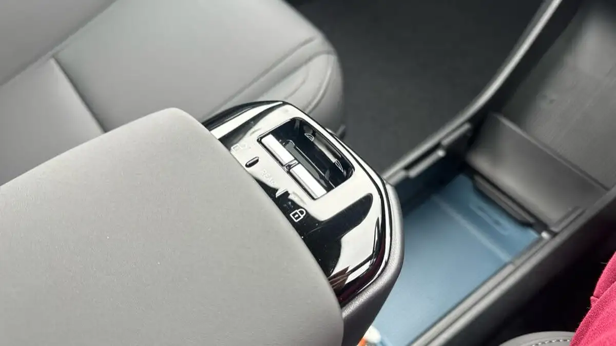 2025-volvo-ex30-e-single-motor-ultra-big-42