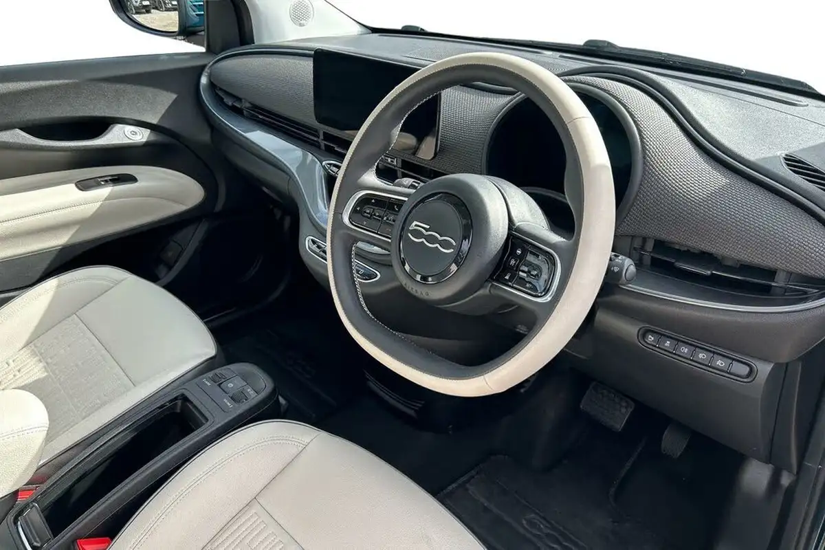2022-fiat-500-e-la-prima-big-5