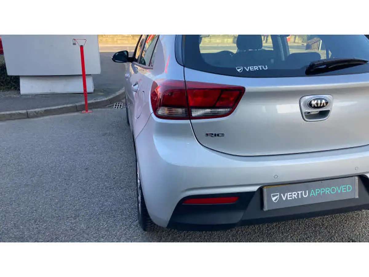 2020-kia-rio-125-2-big-42