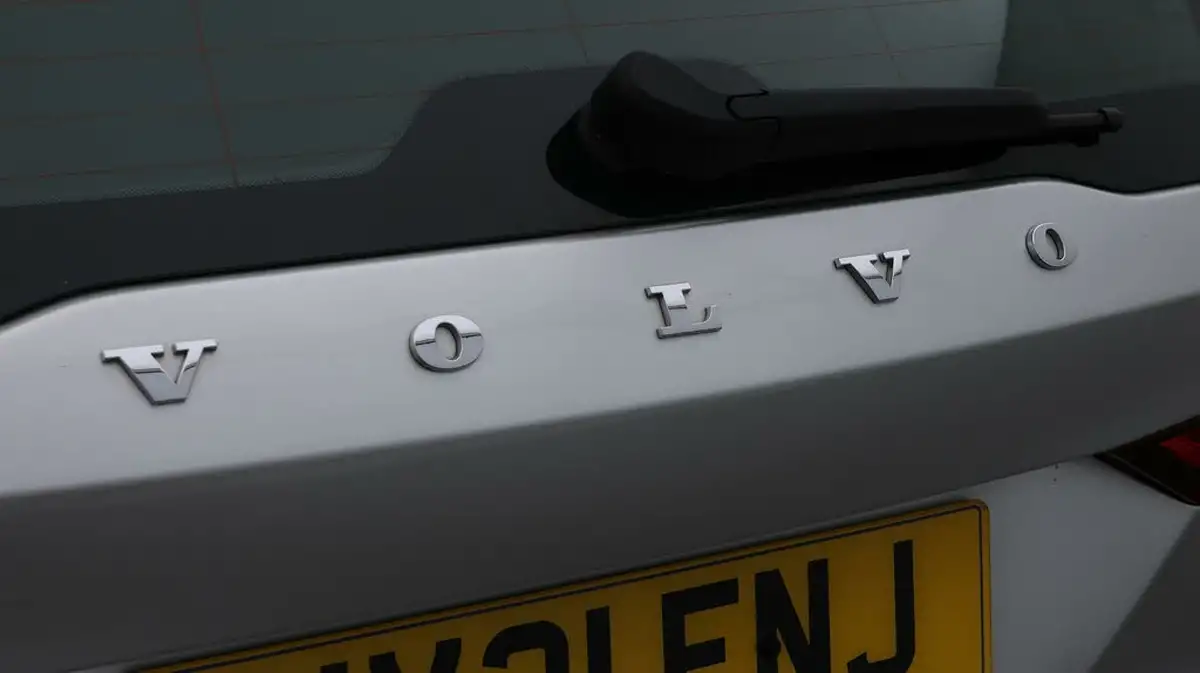 2021-volvo-v60-20td-b4-momentum-big-21