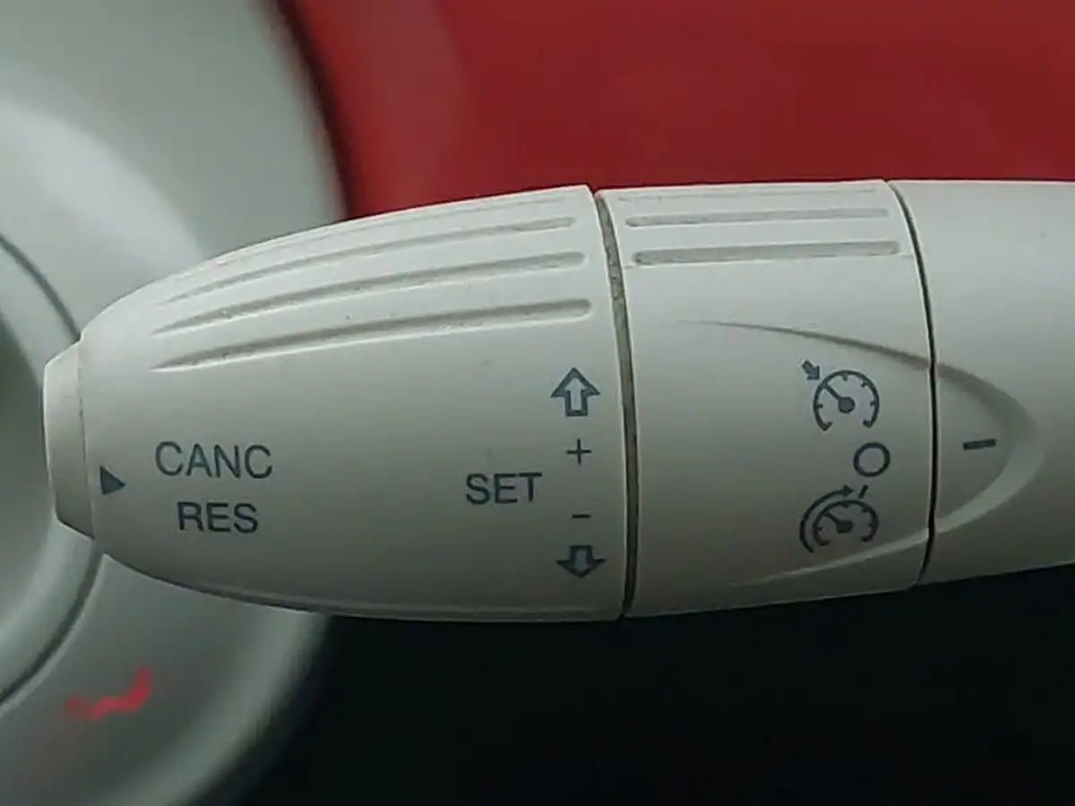 2021-fiat-500-10-lounge-big-15
