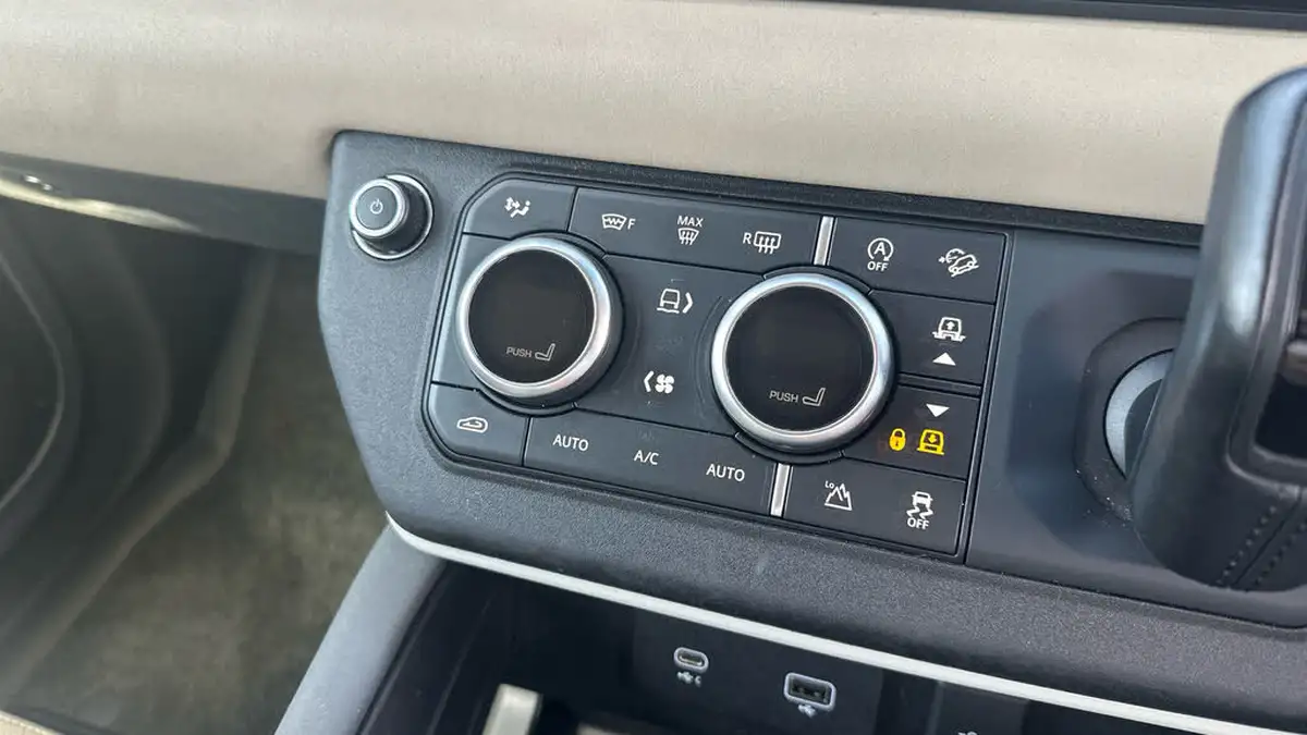 2021-land-rover-110-defender-30-d250-hard-top-s-110-big-26