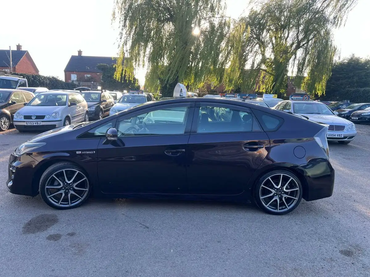 2012-toyota-prius-big-6