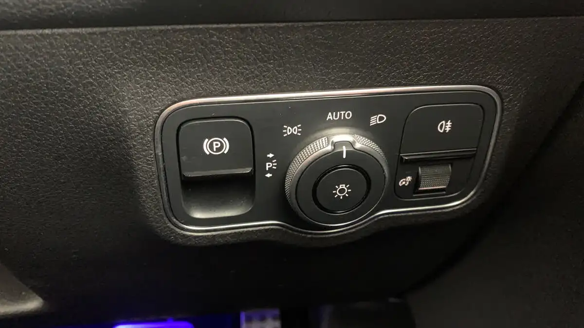 2022-mercedes-benz-glb-class-13-glb200-amg-line-premium-plus-night-edition-big-19