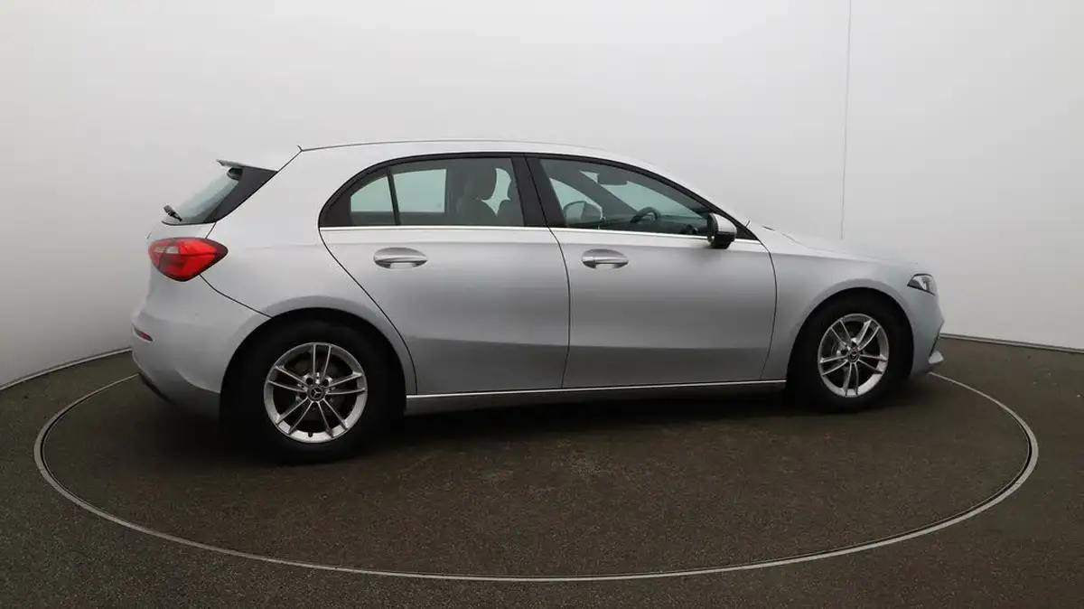 2021-mercedes-benz-a-class-13-a180-se-big-41