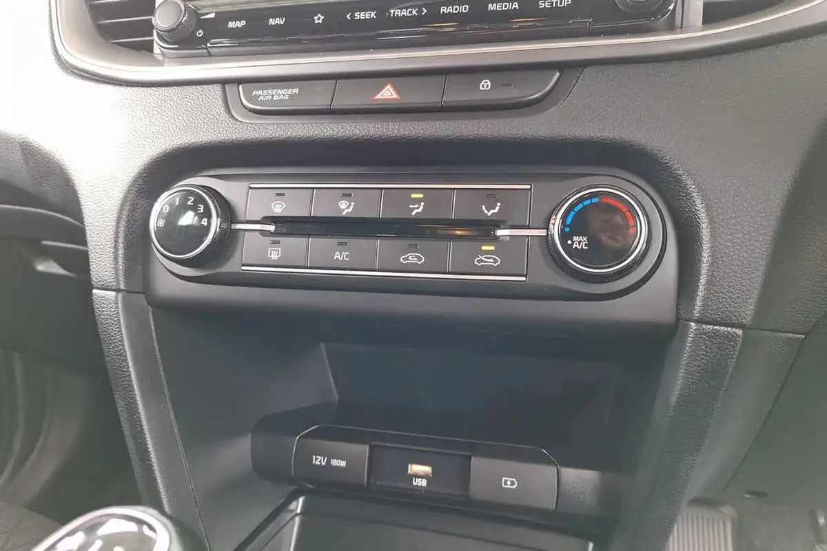 2021-kia-ceed-10-t-gdi-2-nav-hatchback-big-38