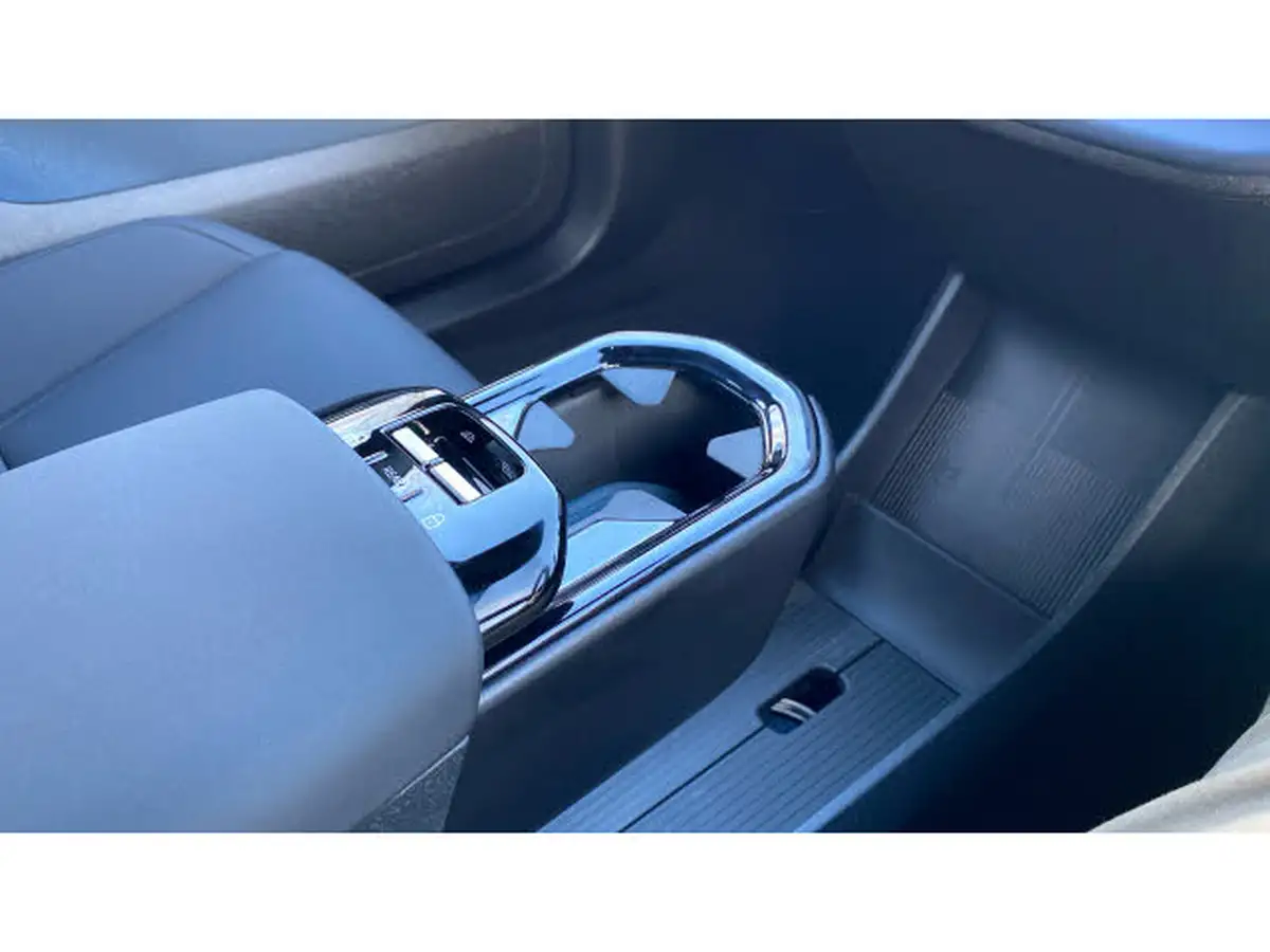 2025-volvo-ex30-e-single-motor-plus-extended-range-big-40