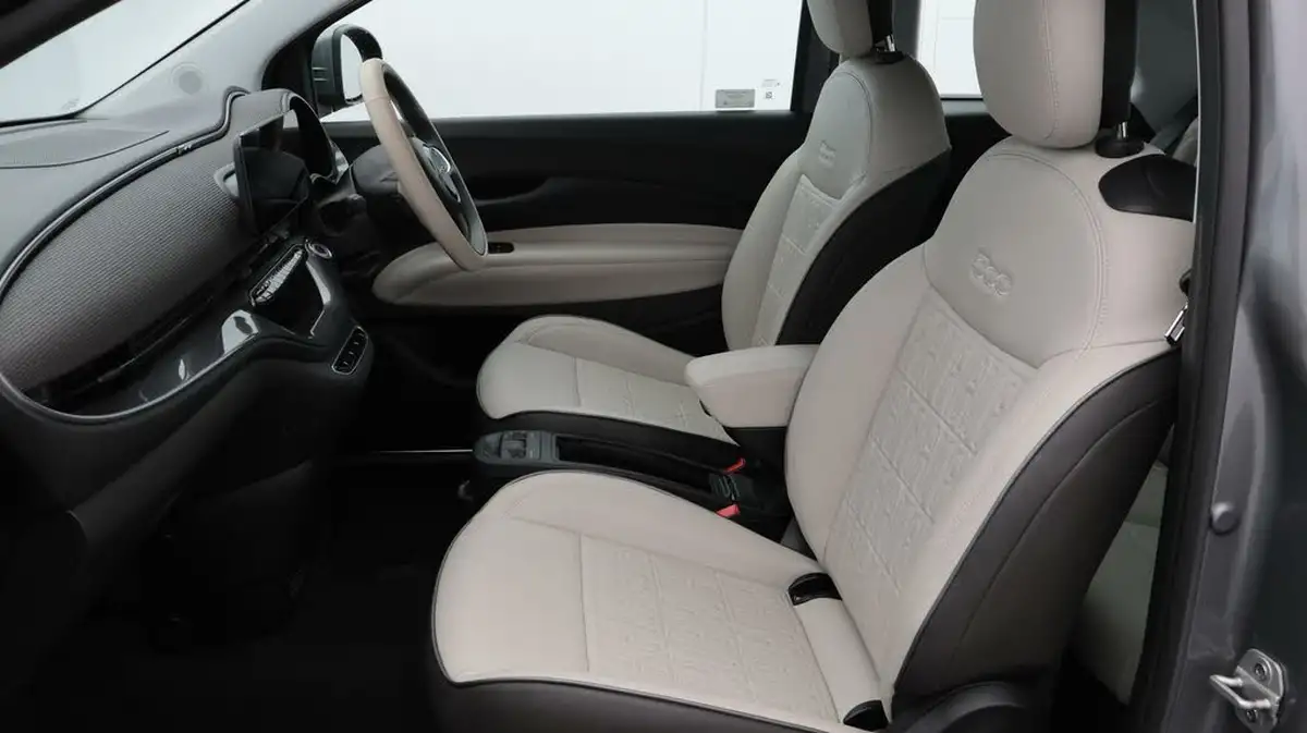 2021-fiat-500c-e-la-prima-big-14