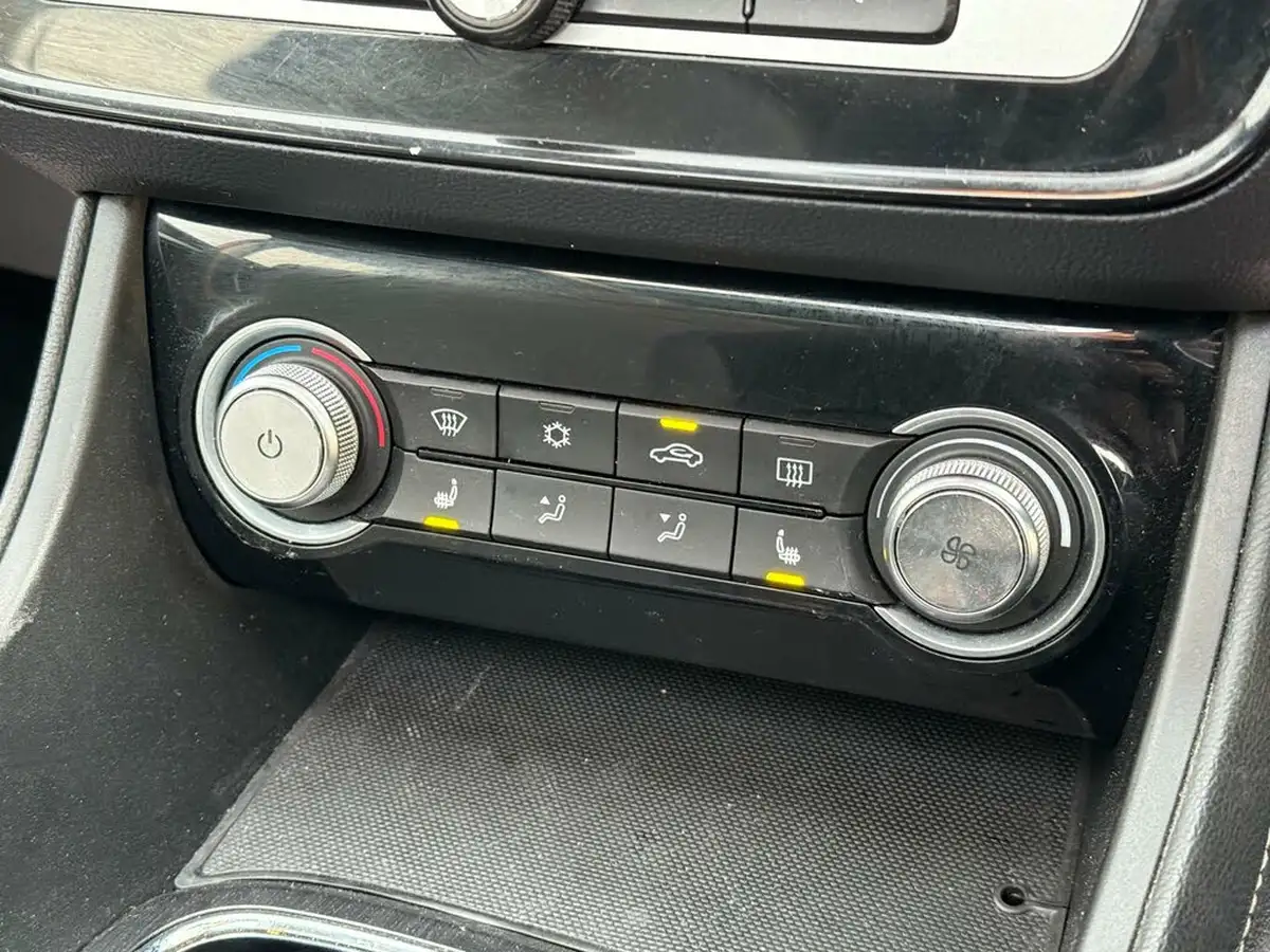 2020-mg-zs-suv-e-exclusive-ev-big-22