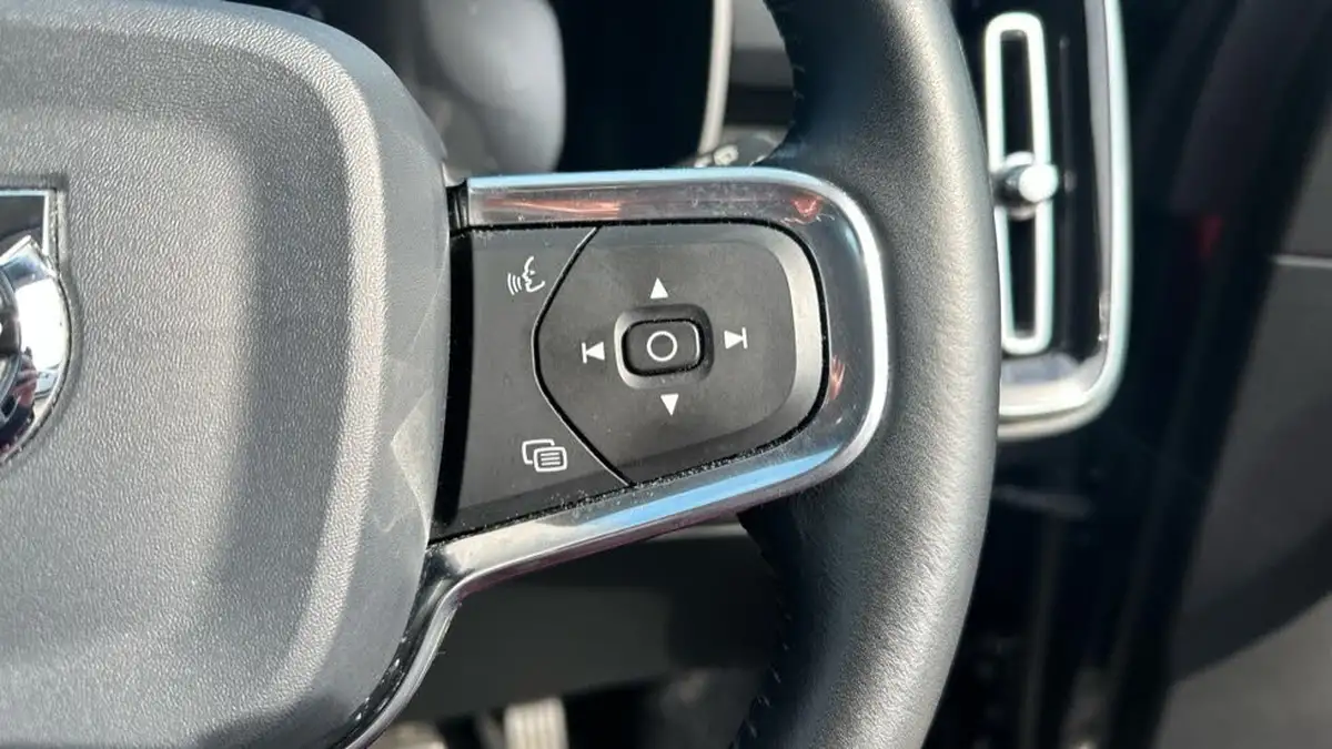 2019-volvo-xc40-20td-d3-inscription-pro-awd-geartronic-big-18