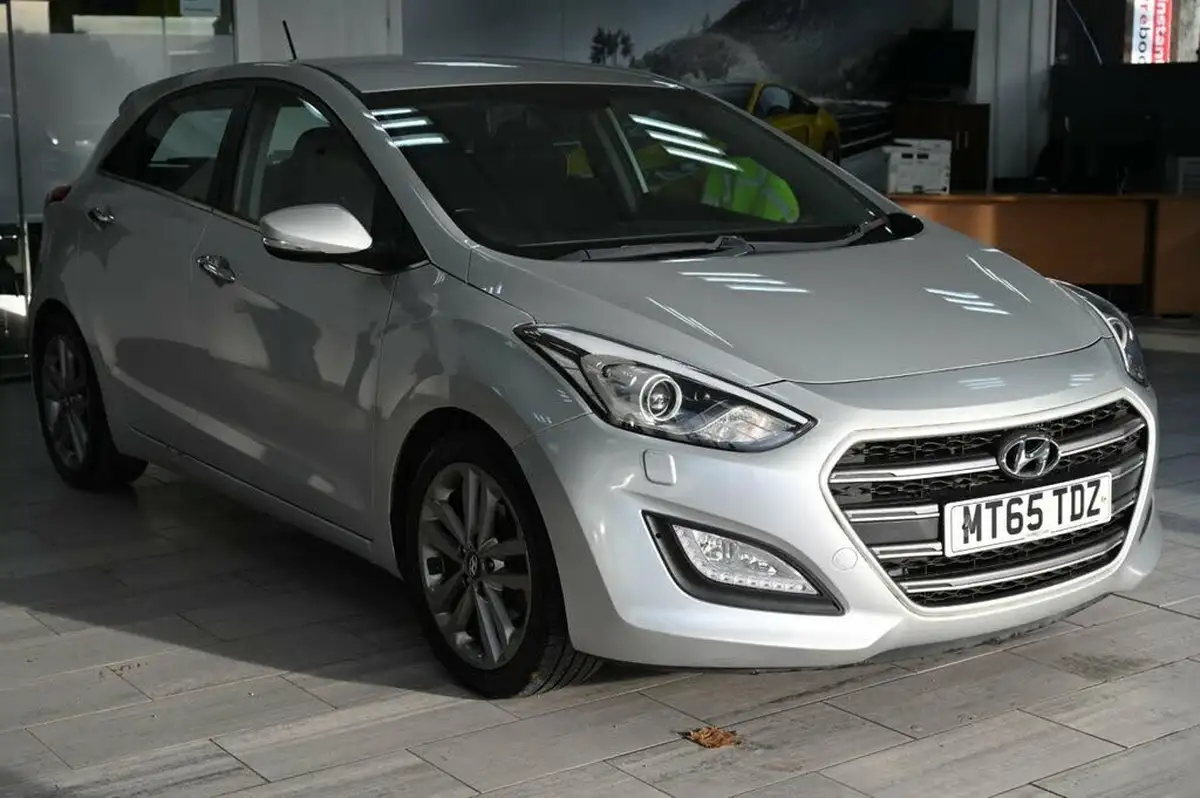 2015-hyundai-i30-16crdi-premium-136ps-blue-drive-hatchback-big-1