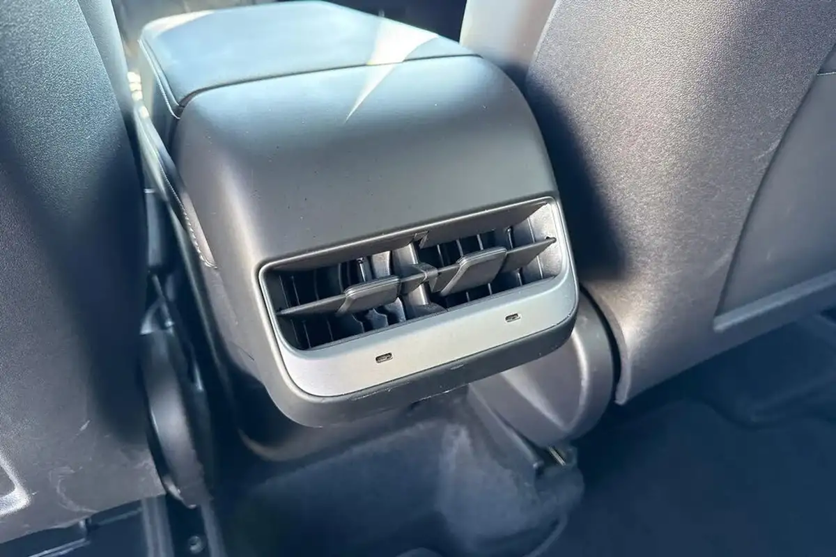 2022-tesla-model-y-e-performance-big-35