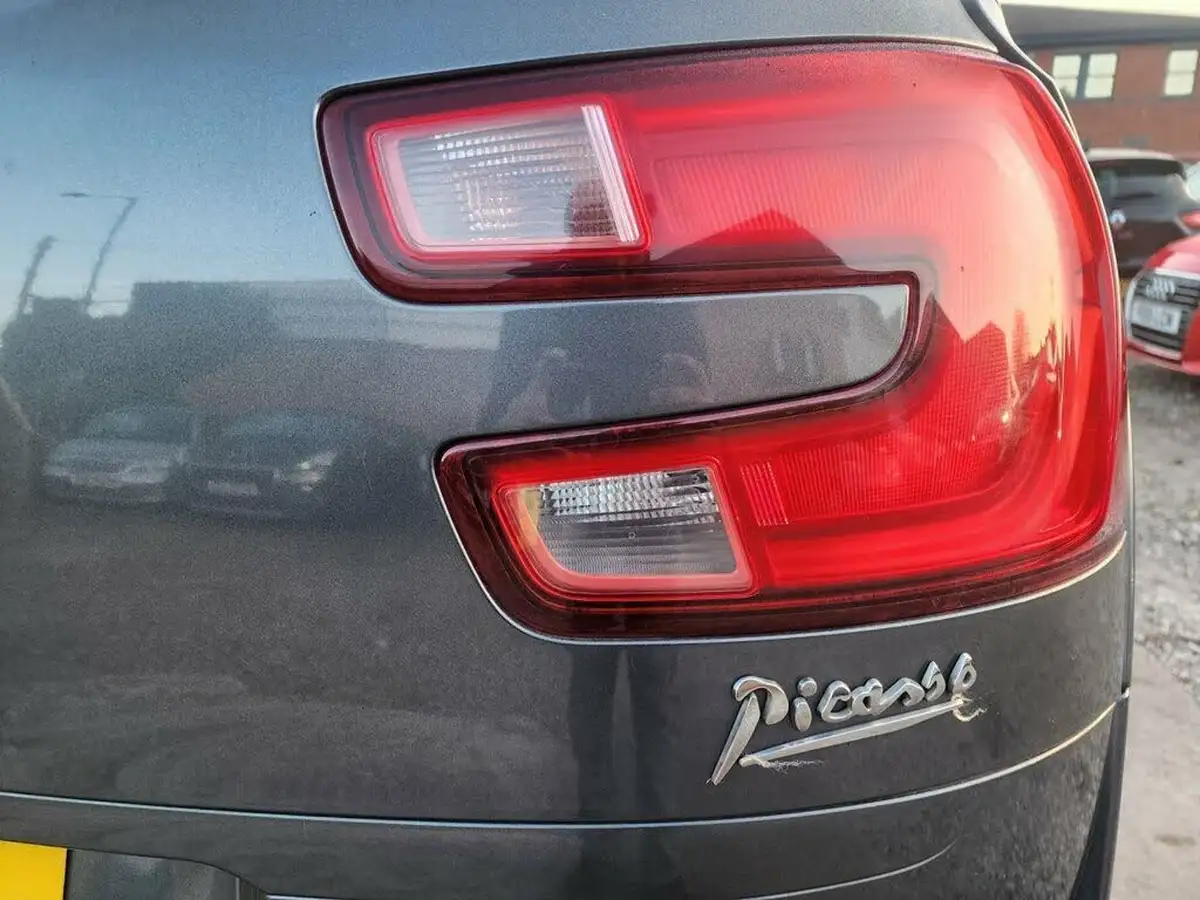 2015-citroen-grand-c4-picasso-16e-hdi-vtr-ss-big-14