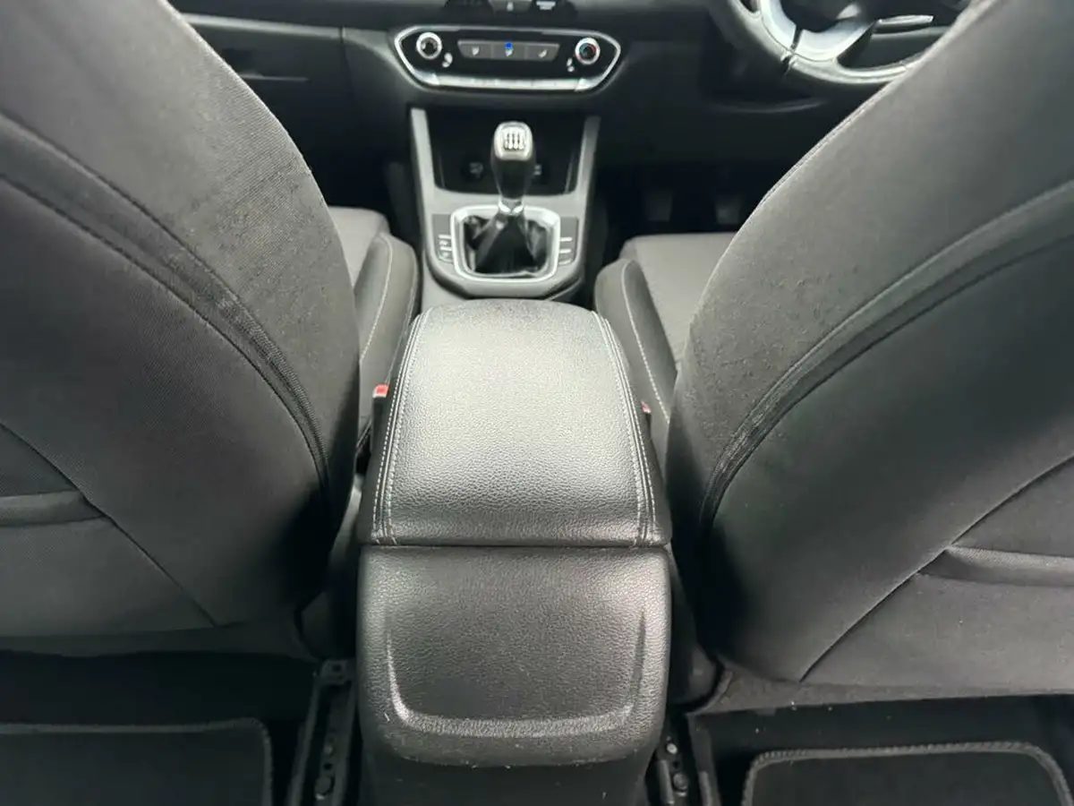 2018-hyundai-i30-10-t-gdi-se-nav-hatchback-big-20