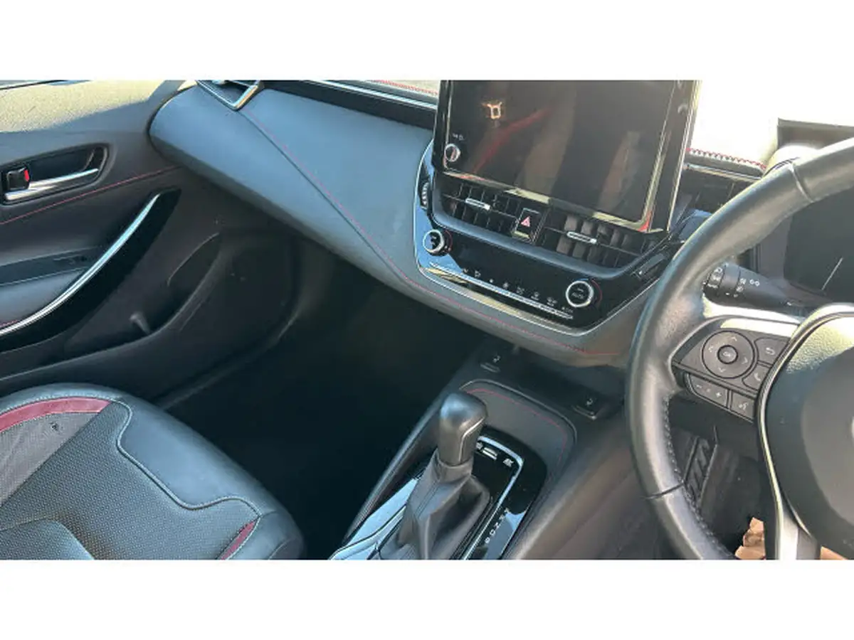 2022-toyota-corolla-18-vvt-i-excel-120bhp-trk-hatchback-big-13